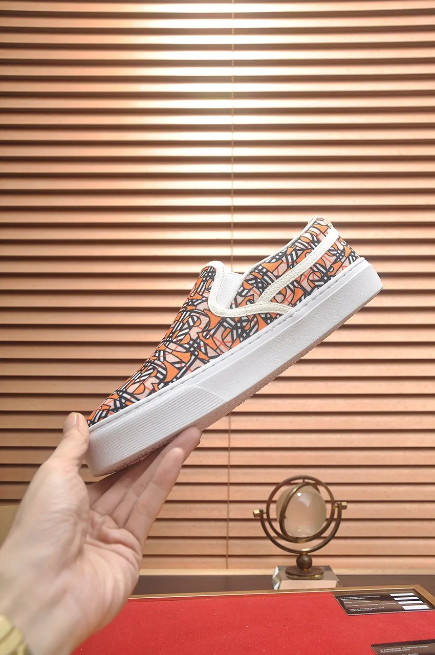 Men's shoes 💰400💶【Burberry】Classic low-top sneakers｜Imported cowhide with classic plaid fabric｜Sheepskin lining｜Original outsole｜Fine workmanship and comfortable to wear Size: 38-44 (customized at 45)